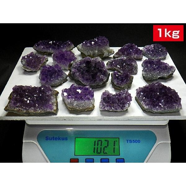 アメジストクラスター １ｋｇパック １５個前後入り 紫水晶 ウルグアイ産 卸し 業務用 箱詰め合わせ 送料無料　No.１３の画像