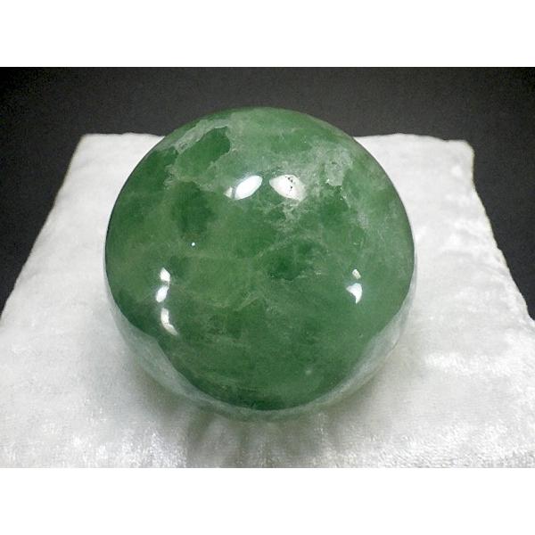 グリーンフローライト 大玉 65mm 695g 台座付き 丸玉 スフィア