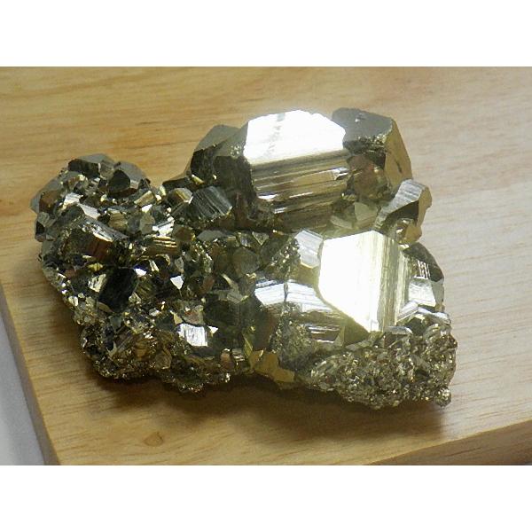 パイライト 141g 黄鉄鉱 鑑別書付き 原石 Pyrite パイライト