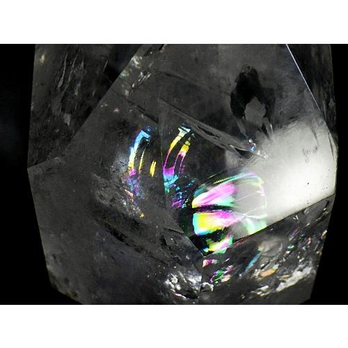 虹入り天然水晶 ６９７ｇ 鑑別書付き レインボークォーツ アイリスクォーツ ポイント ブラジル産 送料無料 No.１７４の画像