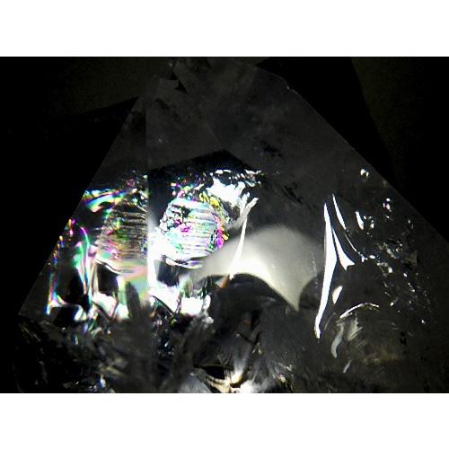 虹入り天然水晶 ６９７ｇ 鑑別書付き レインボークォーツ アイリスクォーツ ポイント ブラジル産 送料無料 No.１７４の画像