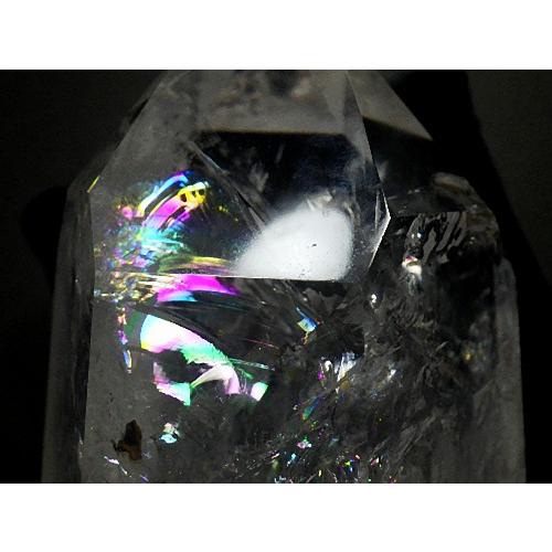虹入り天然水晶 ６９７ｇ 鑑別書付き レインボークォーツ アイリスクォーツ ポイント ブラジル産 送料無料 No.１７４の画像