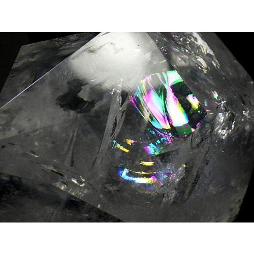 虹入り天然水晶 ６９７ｇ 鑑別書付き レインボークォーツ アイリスクォーツ ポイント ブラジル産 送料無料 No.１７４の画像