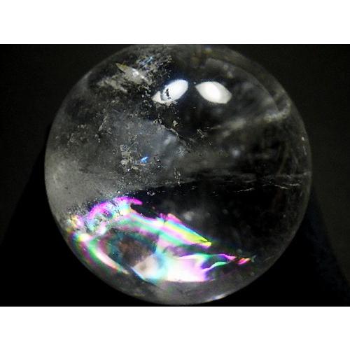 レインボークォーツ 天然水晶 57ミリ丸玉 台座付き アイリスクォーツ