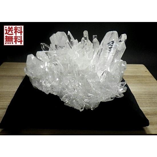 天然水晶 2kg クション台座付き 高品質 水晶クラスター 石英原石 