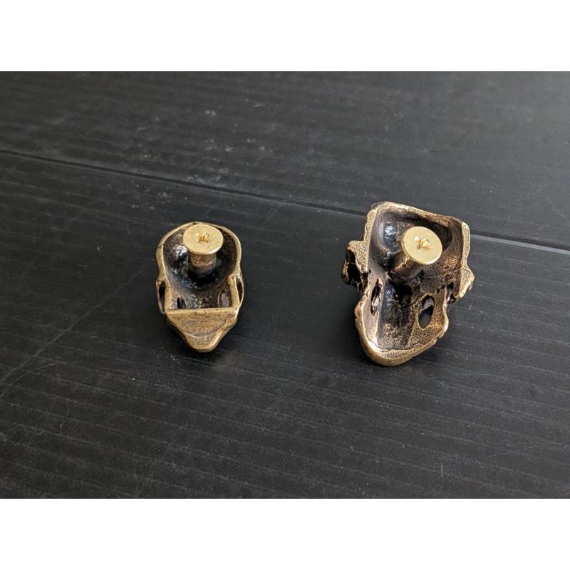 スカル 真鍮 ドクロ リベットスタッズ ピンバッジ 革ジャン バッグ