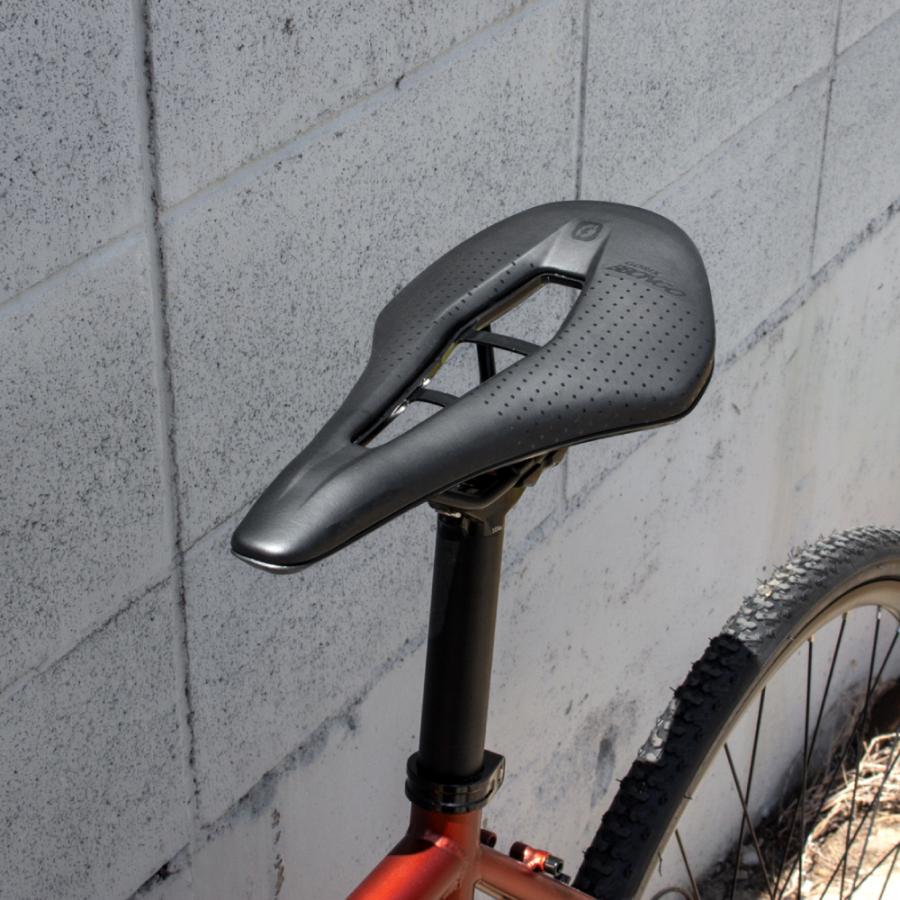 サドル ロードバイク 軽量 幅広 150mm 自転車サドル 穴あき 防水 ワイド ミドルノーズ クッション サドル交換 シート 前立腺 ゴリックス(BBONGO) | GORIX | 13