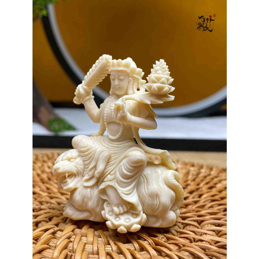 天然マンモス牙美しい手作り彫刻　虚空蔵菩薩　小さいな置物 天然マンモス牙美しい手作り彫刻 虚空蔵菩薩 小さいな置物 ミニ 仏像
