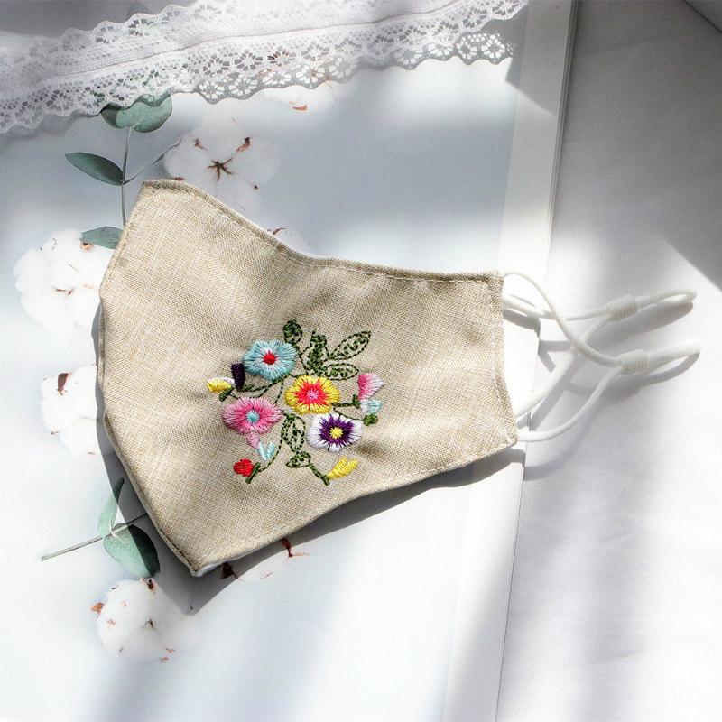 冷感 マスク おしゃれ 洗える 刺繍 コットン おしゃれ マスク 刺繍 花柄 無地 ワンポイント デザインマスク ベージュ Msb74 Msb74 ライバルはデパートgracefulsmile 通販 Yahoo ショッピング
