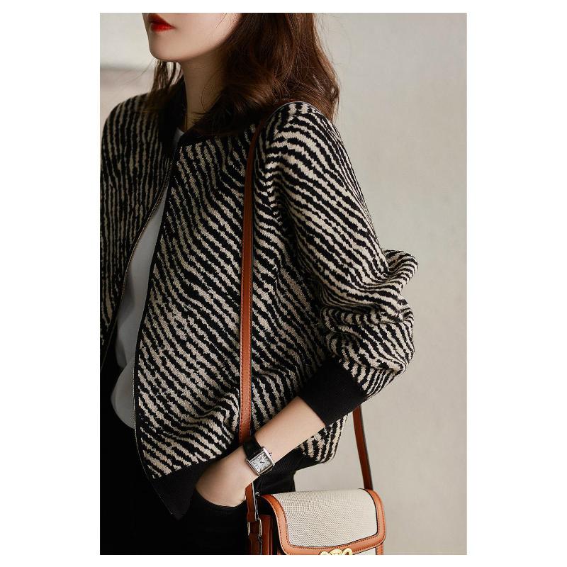 現品限り一斉値下げ ジャンバー ブルゾン アウター 今どきフェミニンファッション Size交換送料一部当店負担 総柄 モダン Rex69 ママ グレー ベージュ ブラック クール 大人カジュアル デイリー モード 甘辛コーデ ゼブラ柄風 カーディガン ボレロ