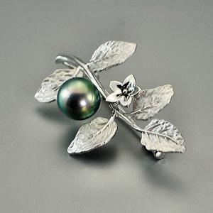 パールブローチシルバー黒蝶真珠ブローチ 営業日15時迄即日発送  