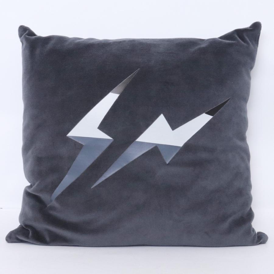 Fragment Pokemon クッション Thunder bolt FRAGMENT × POKEMON THUNDERBOLT PROJECT CUSHION グレー PFI-12380-C