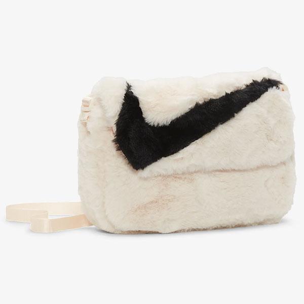 NIKE（ナイキ） 新品 NIKE FAUX FUR SHOULDER BAG フェイクファー 