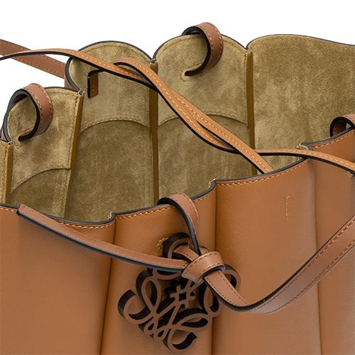 ハッピープライス】ロエベ LOEWE トートバッグ タン SHELL TOTE BAG ハッピープライス】ロエベ LOEWE トートバッグ タン SHELL TOTE BAG