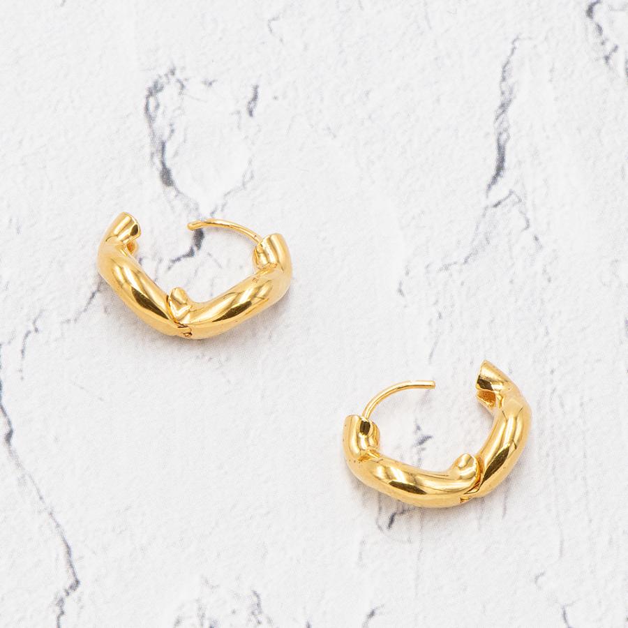 シャルロットシェネ CHARLOTTE CHESNAIS ピアス ゴールド プチウェーブ