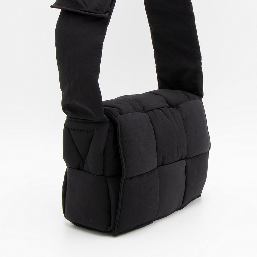 BOTTEGA VENETA（ボッテガ・ヴェネタ） ショルダーバッグ スモールパ