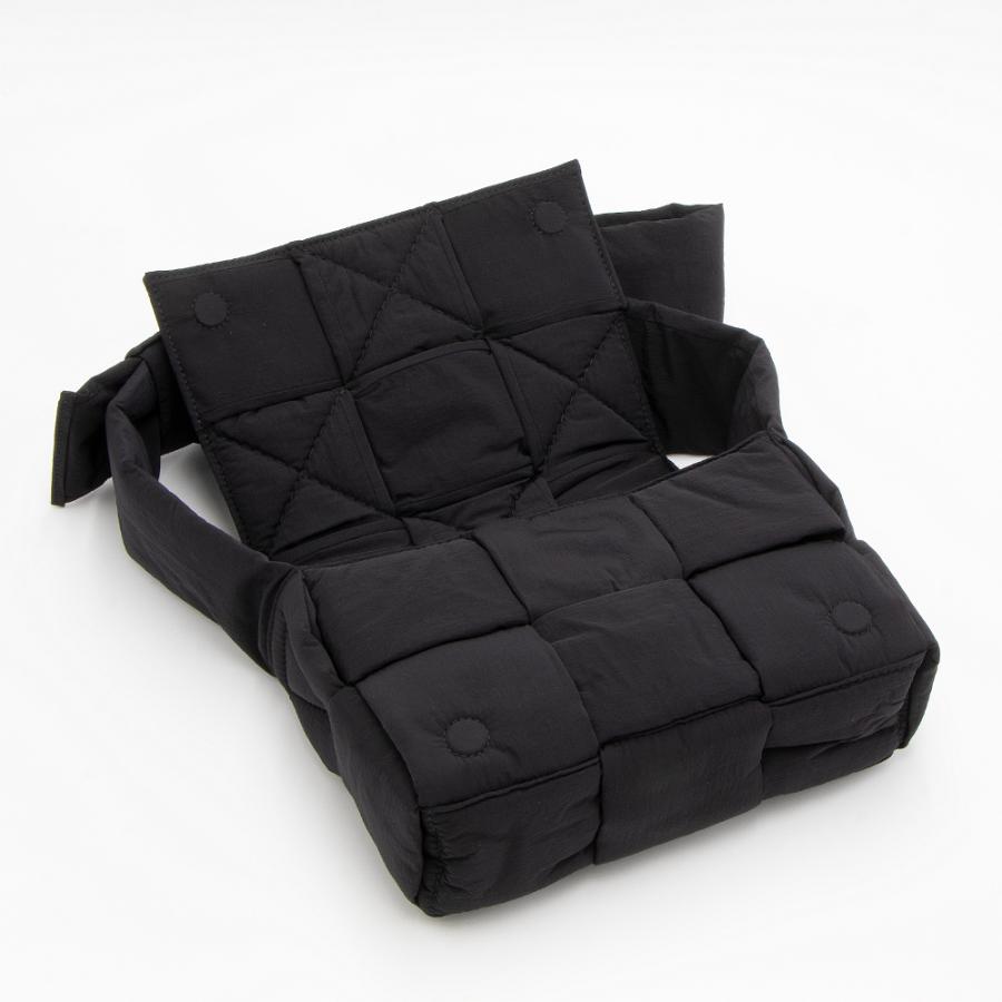 BOTTEGA VENETA（ボッテガ・ヴェネタ） ショルダーバッグ スモールパ