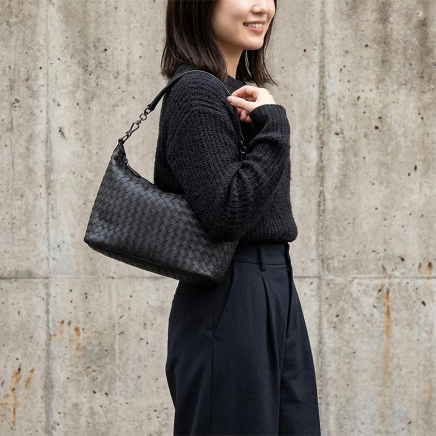 BOTTEGA VENETA（ボッテガ・ヴェネタ） イントレチャート ショルダー