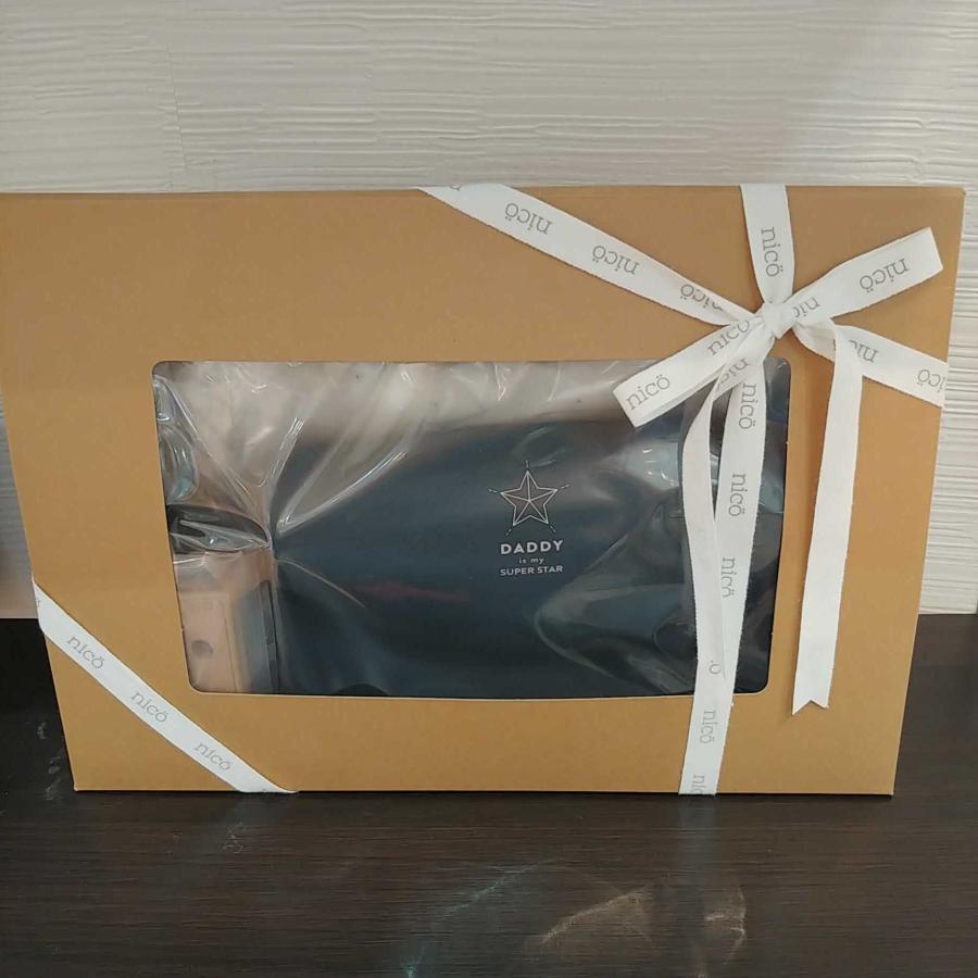 nico（ニコ） ギフトボックスセット 【4点】 MOMMY&DADDYビブ 木製歯固め シリコンマット おしゃれ　ギフト　出産祝い 男の子 女の子 プチギフト |  | 01