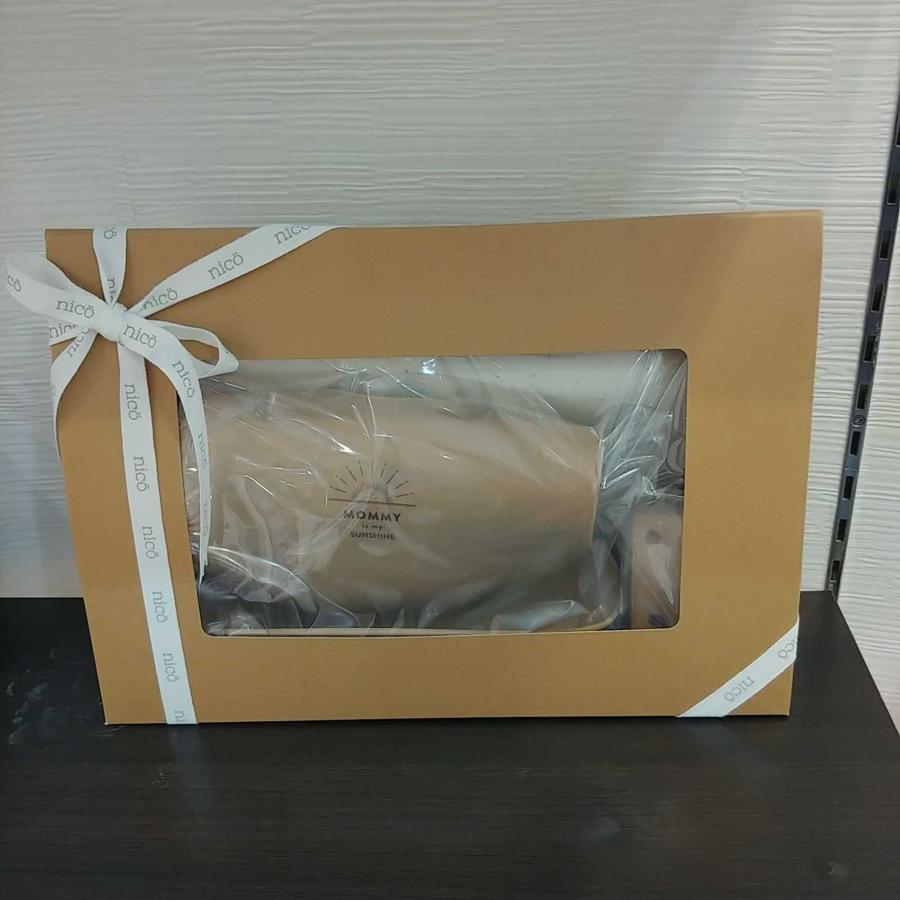 nico（ニコ） ギフトボックスセット 【4点】 MOMMY&DADDYビブ 木製歯固め シリコンマット おしゃれ　ギフト　出産祝い 男の子 女の子 プチギフト |  | 03
