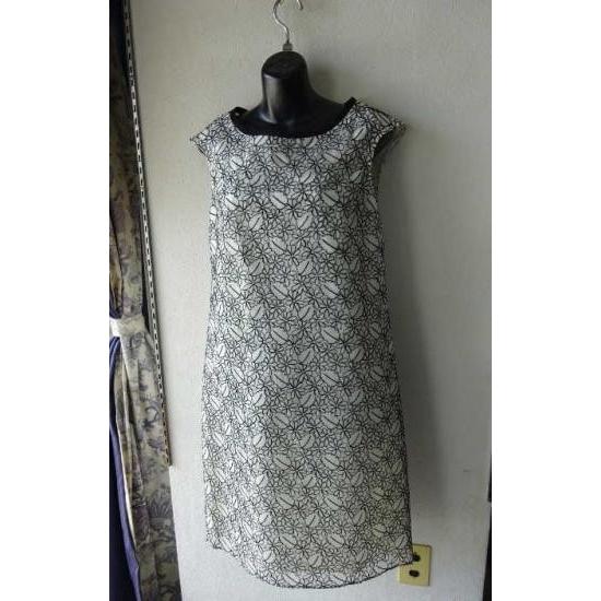 美品 MaxMara WEEKEND シルク100 ノースリーブ ワンピース 花 美品 MaxMara WEEKEND シルク100 ノースリーブ ワンピース 花