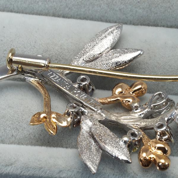 カッツァニーガ ブローチ ダイヤ ダイヤモンド スリーカラー リーフ 艶消し 彫金 K18YG/WG/PG BLJ 大幅値下げ品 |  | 05