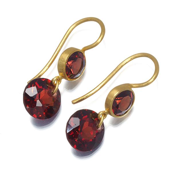 マリーエレーヌドゥタイヤック ピアス ガーネット 4.10ct インカンデ