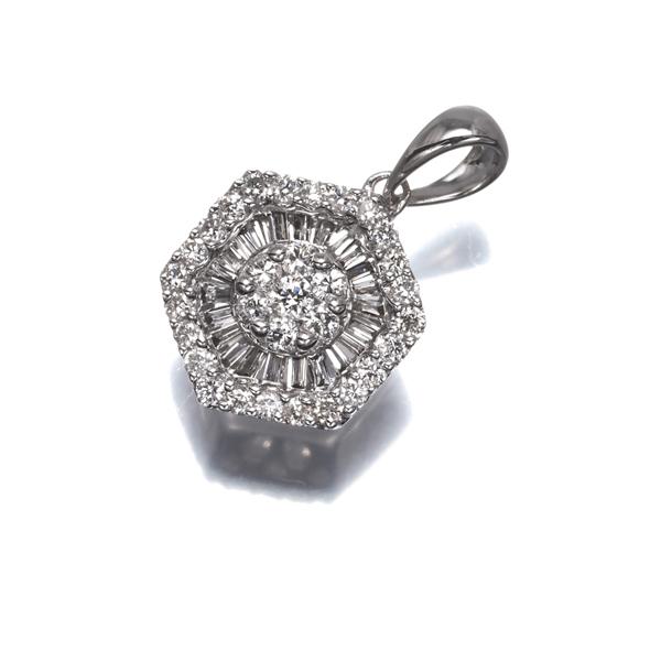 ダイヤ ダイヤモンド 0.32ct フラワー テーパー 2種カット ペンダント 