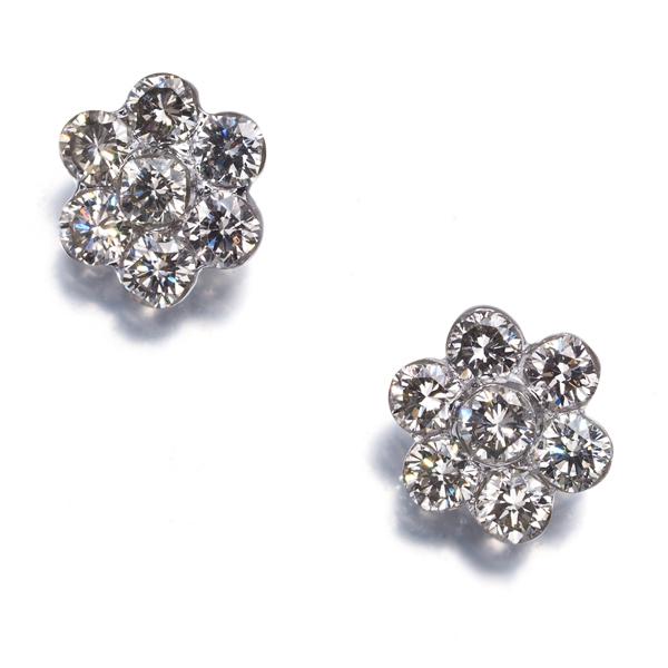 ダイヤ ダイヤモンド 0.30ct/0.30ct フラワー ピアス K18WG GENJ 大幅 