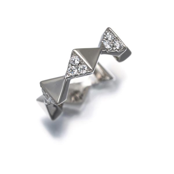 AHKAH（アーカー） イヤリング ダイヤ ダイヤモンド 0.04ct セブロン