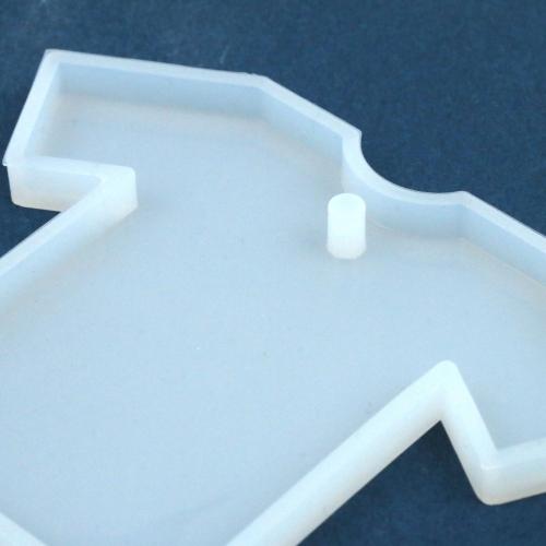 シリコン型 モールド 大きめユニフォーム Tシャツ 型紙のおまけ付 ユニホーム 部活 応援 お守り ネームタグ 名札 レジン 名前 ネームプレート G 隠れ工房 Greenocean 通販 Yahoo ショッピング