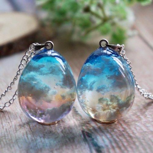 UVレジン製球体とリンゴ型置物 UVレジン製球体とリンゴ型置物