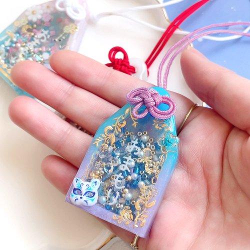 蓄光パステルブルー系ムーンシェイカーキーホルダー　レジン　シャカシャカ　キラキラ 蓄光パステルブルー系ムーンシェイカーキーホルダー レジン