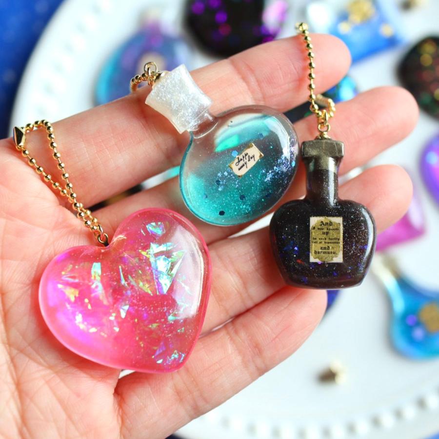 542】海月のチャーム／香水形／レジン 542】海月のチャーム／香水形