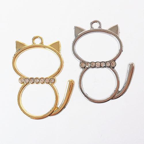 ネコ フレーム チャーム 金属 ゴールド シルバー 4個 猫 ガラス