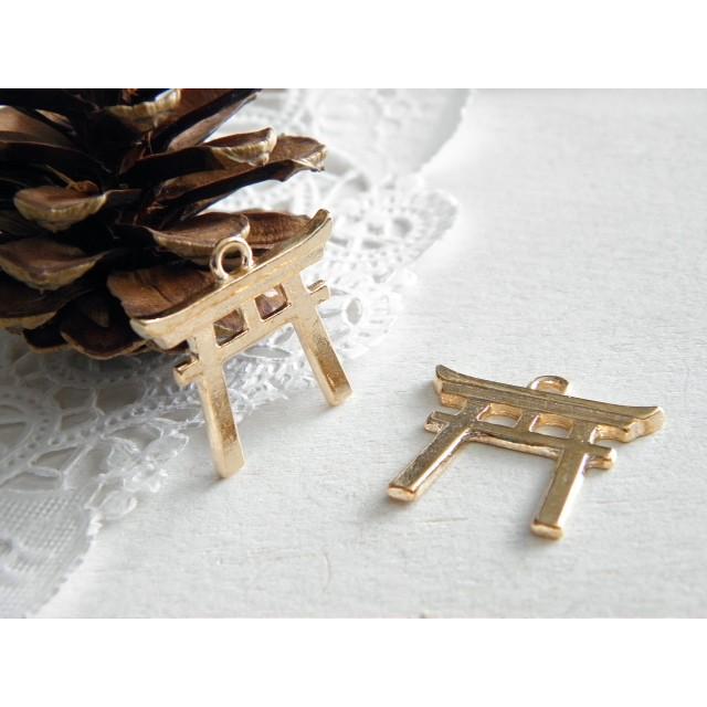 金属チャームパーツ 鳥居 10個 和風 神社 メタルパーツ 1602 J6 金属チャームパーツ 鳥居 10個 和風 神社 メタルパーツ 1602 J6