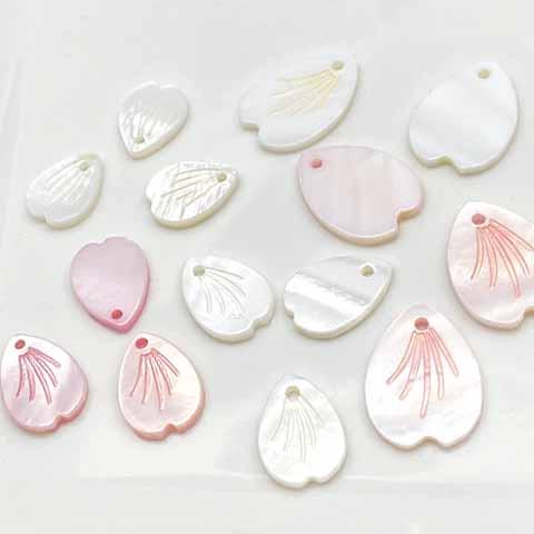 シェル チャーム 花びら 桜 天然素材 貝 海 夏 アクセサリーパーツ 4個