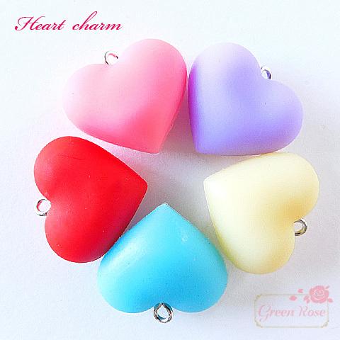 G74 デニムリメイク ぷっくり ミニミニチャーム ♡ 英字 × ハート fit=scale-down,w=1200