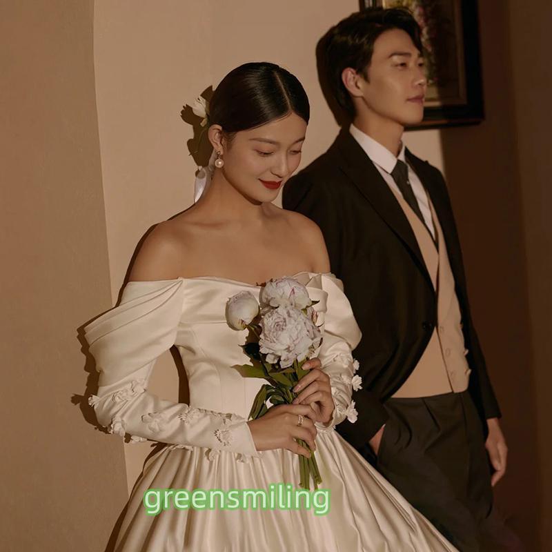 ウェディングドレス ウエディングドレス 二次会 2次会 結婚式 披露宴 前撮り 後撮り ブライダル ロングドレス 花嫁 Aラインドレス サテン オフショルダー 長袖の画像