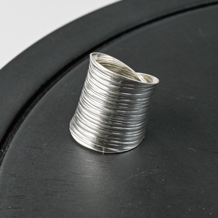シルバー 925 カレンシルバー リング 指輪 ナックルリング ワイド 大ぶり ウェーブエッジ フリーサイズ シンプル アクセサリー メンズ レディース ギフトの画像