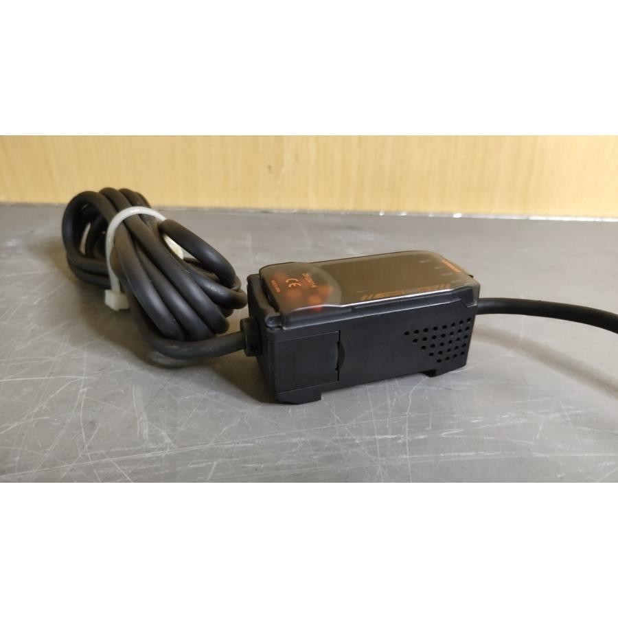 中古 OMRON ZX-LDA11-N スマートセンサ(AAPR51017C222