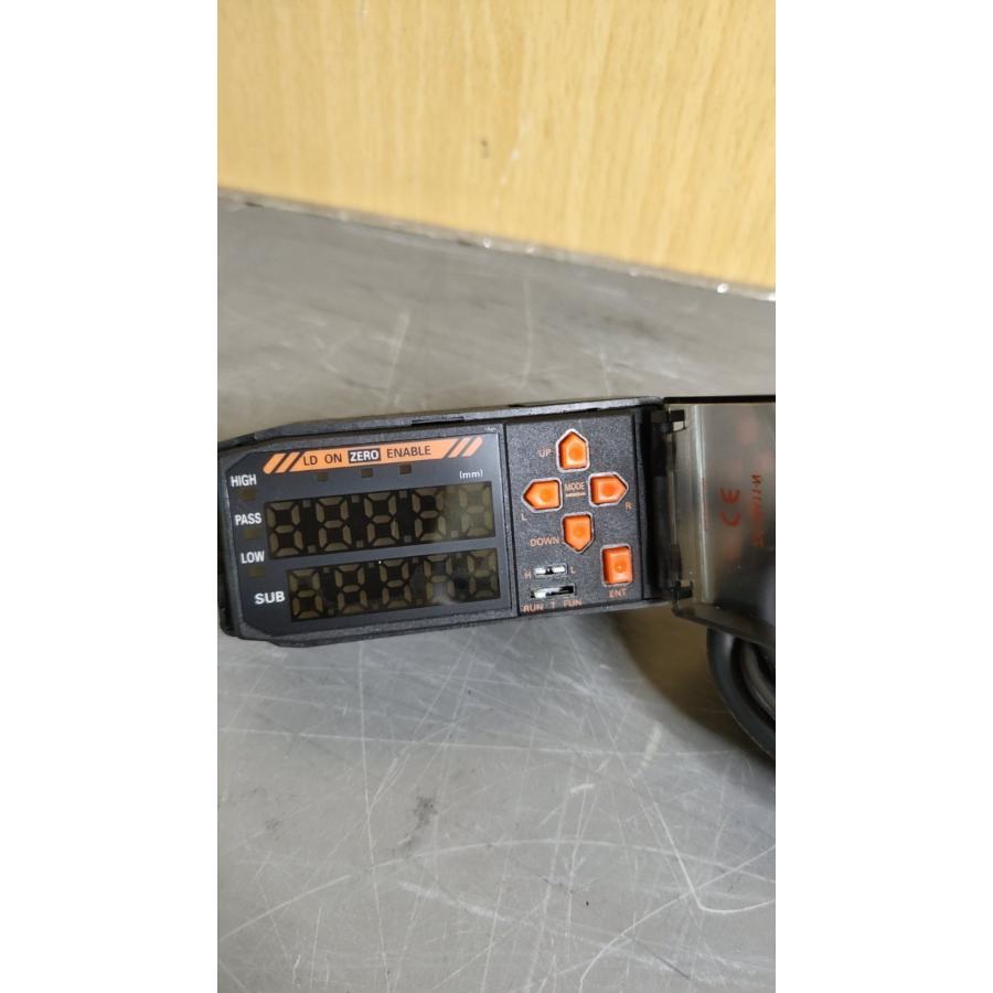 中古 OMRON ZX-LDA11-N スマートセンサ(AAPR51017C222