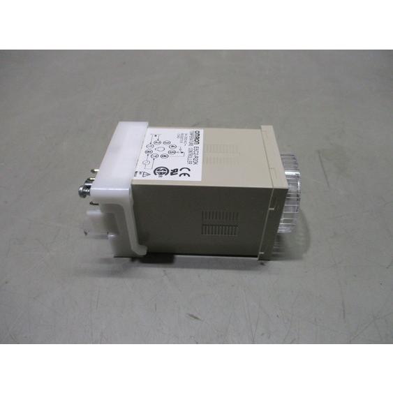 新古 Omron E5C2-R20K 電子温度調節器 (FAXR61125B118