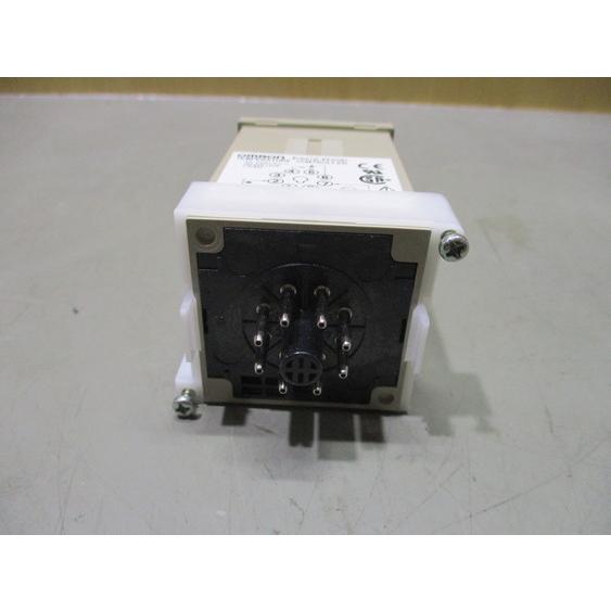 新古 Omron E5C2-R20K 電子温度調節器 (FAXR61125B118