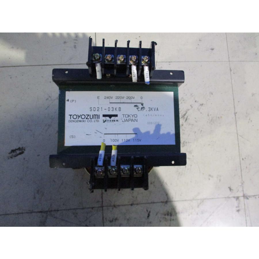 中古 TOYOZUMI isolation transformer SD21-03KB 200V対100Vの 中古 TOYOZUMI isolation transformer SD21-03KB 200V対100Vの