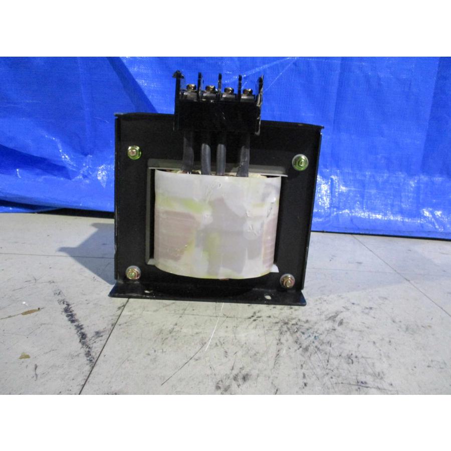 中古 TOYOZUMI isolation transformer SD21-03KB 200V対100Vの 中古 TOYOZUMI isolation transformer SD21-03KB 200V対100Vの