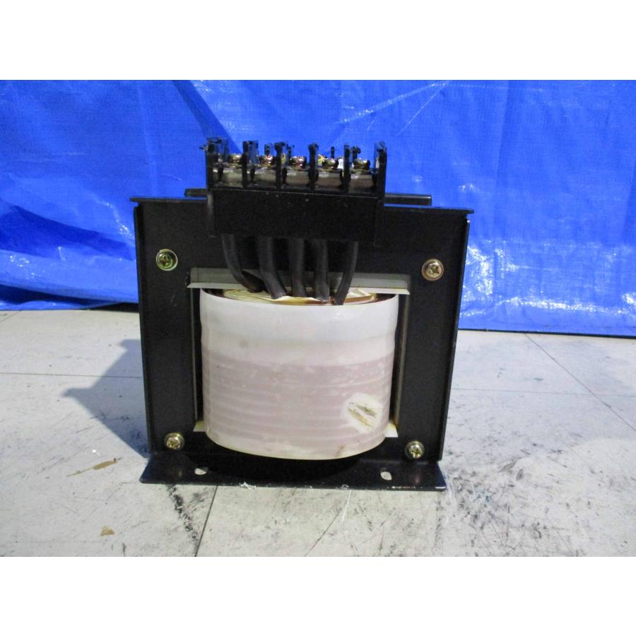 中古 TOYOZUMI isolation transformer SD21-03KB 200V対100Vの 中古 TOYOZUMI isolation transformer SD21-03KB 200V対100Vの
