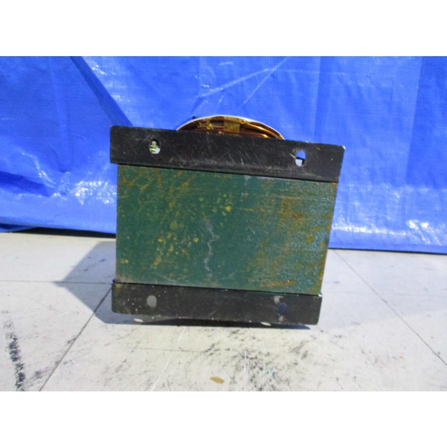 中古 TOYOZUMI isolation transformer SD21-03KB 200V対100Vの 中古 TOYOZUMI isolation transformer SD21-03KB 200V対100Vの