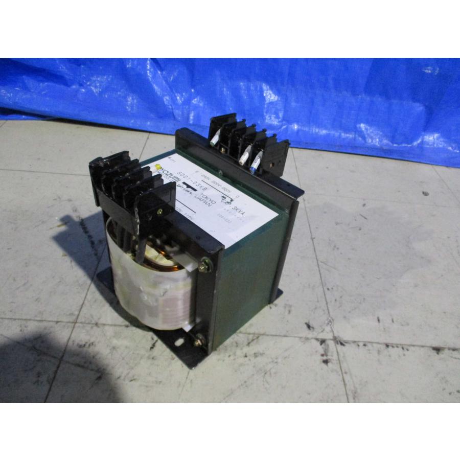 中古 TOYOZUMI isolation transformer SD21-03KB 200V対100Vの 中古 TOYOZUMI isolation transformer SD21-03KB 200V対100Vの