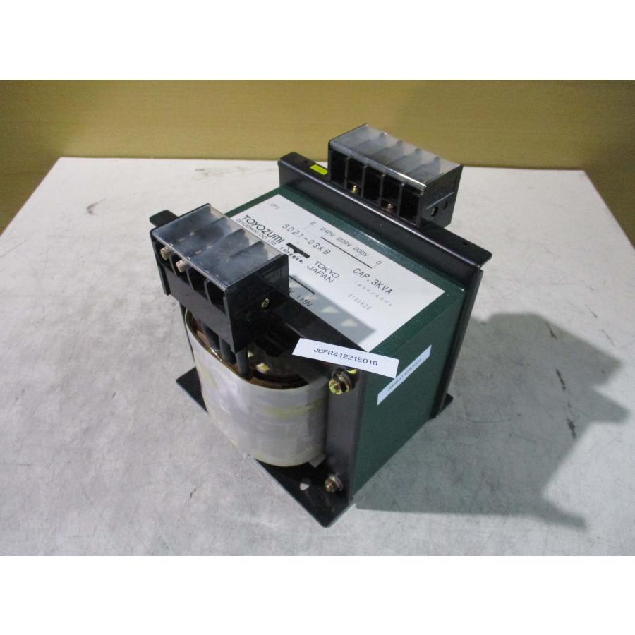 中古 TOYOZUMI isolation transformer SD21-03KB 200V対100Vの 中古 TOYOZUMI isolation transformer SD21-03KB 200V対100Vの